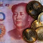 A one hundred yuan banknote next to 10 rubble coins. Photo: Aleksandr Demyanchuk/Sputnik.