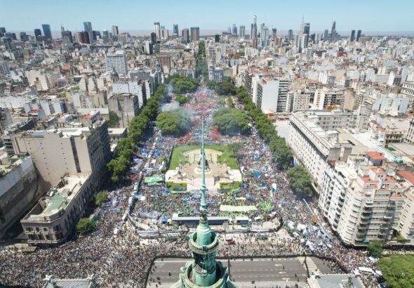Aerial view of the first massive demonstration against Argentinian President Javier Milei's neoliberal package on Wednesday, January 24, 2024. Photo: Matias Cervilla/Tiempo.