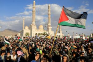 Demonstrators, one holding a Palestinian flag, rally in solidarity with Palestine in front of Masjid Al-Saleh Mosque in Sana’a, Yemen on January 5, 2024. Photo: AFP.