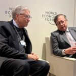 Colombian President Gustavo Petro (right) and US billionaire Bill Gates (left) conversing during a panel at the World Economic Forum on Wednesday, January 17, 2024. Photo: Office of Colombian Presidency.