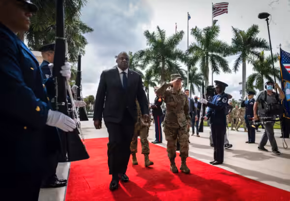 US Secretary of Defense Lloyd Austin and Gen. Laura Richardson, commander of US Southern Command, arrive at SOUTHCOM headquarters, July 25, 2022. Photo: Chad McNeeley/DoD.