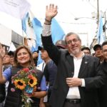 Guatemalan President-elect Bernardo Arévalo and Vice President-elect Karin Herrera march with supporters. Photo: X/@BArevalodeLeon.