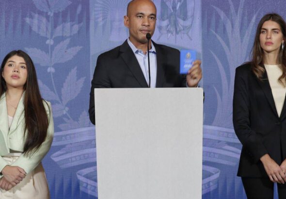 PSUV leader and Miranda state governor Hector Rodriguez (center) escorted by Camilla Fabri (right) and Genesis Garvett (left). Photo: X/@CamillaFSaab.
