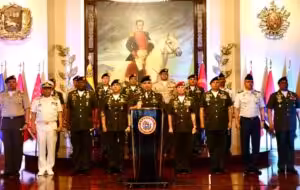 Venezuelan Defense Minister Vladimir Padrino joined by the high military command while reading a statement condemning recently revealed terrorist plots linked to the US DEA and CIA on Tuesday, January 22, 2024. Photo: X/Educacion_MPDD.