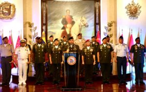 Venezuelan Defense Minister Vladimir Padrino joined by the high military command while reading a statement condemning recently revealed terrorist plots linked to the US DEA and CIA on Tuesday, January 22, 2024. Photo: X/Educacion_MPDD.