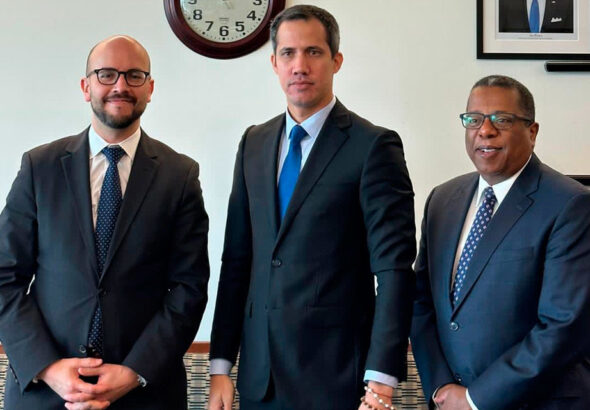 Former far-right deputy Juan Guaidó (center) next to President Biden's Advisor for the Western Hemisphere (left) and Undersecretary of State for the Western Hemisphere Brian Richards (right). Photo: US Department of State/ File photo.