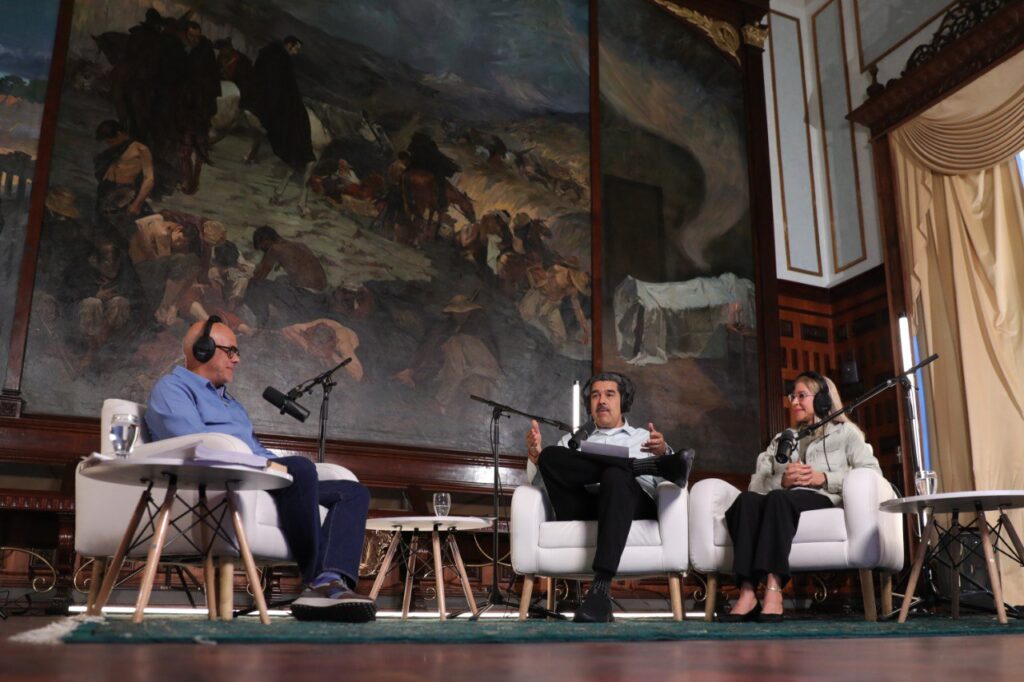 Venezuelan National Assembly President Jorge Rodríguez (left) during the 6th episode of Maduro Podcast, hosted by President Nicolás Maduro and First Lady and National Assembly Deputy Cilia Flores, January 26, 2023. Photo: Presidential Press.