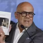 The president of the National Assembly of Venezuela, Jorge Rodríguez, shows evidence of opposition politcian María Corina Machado's collusion with coup plotters. Photo: Radio Miraflores.