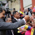 Venezuelan President Nicolás Maduro greets supporters before entering the National Assembly to deliver his annual address to the nation, January 15, 2024. Photo: Presidential Press.