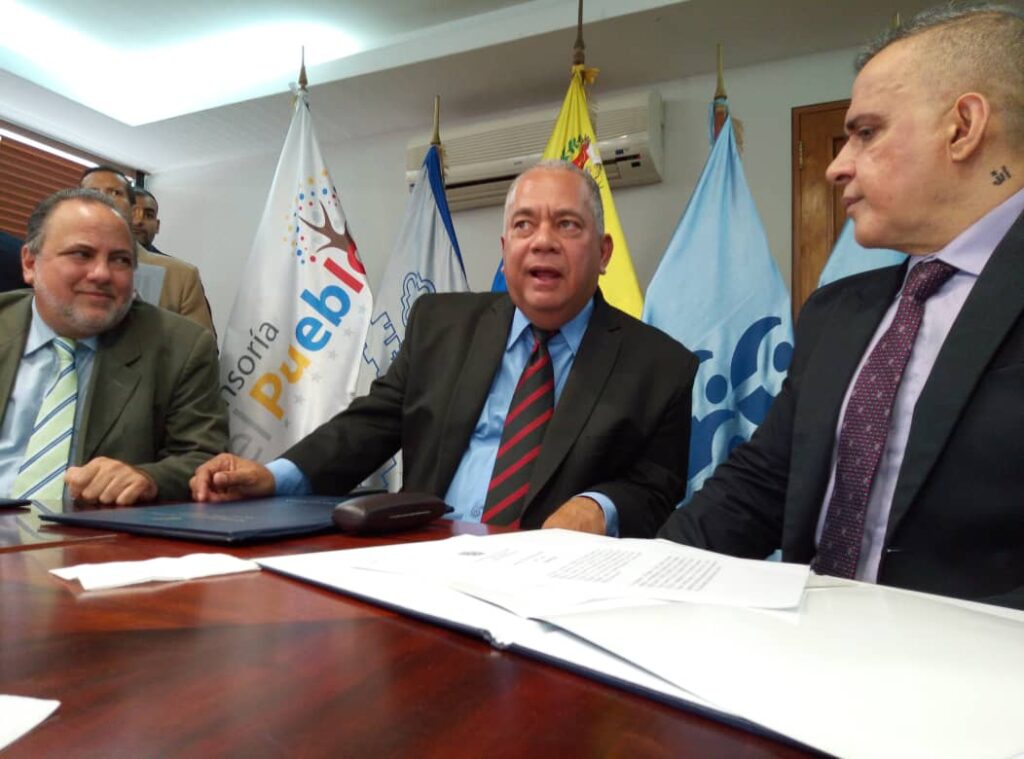 Former Venezuelan comptroller general Elvis Amoroso (center) alongside attorney general Tarek William Saab (right) and ombudsperson Alfredo Ruiz during a meeting in 2019. File photo.