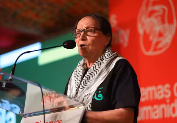 Leila Khaled speaks ash the Third Dilemmas of Humanity Conference organized by the International People's Assembly, hosted in Johannesburg. Photo: Rafa Stedile.