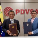 Venezuelan Petroleum Minister and PDVSA CEO Pedro Tellechea (right) and Indonesian Minister for Energy Arifin Tasrif (left) holding copies of the agreement after the signing ceremony. Photo: X/@PDVSA.
