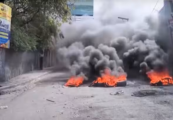 A burning tire barricade in Port-au-Prince on Feb. 6, the second of three days of intense protests which were unsuccessful in forcing de facto Prime Minister Ariel Henry from power. Photo: Haïti Liberté.