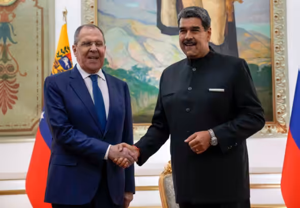 Russian Foreign Affairs Minister Sergey Lavrov (left) and Venezuelan President Nicolás Maduro (right) shake hands in Miraflores Palace, Caracas, February 20, 2024. Photo: AP/Ariana Cubillos.