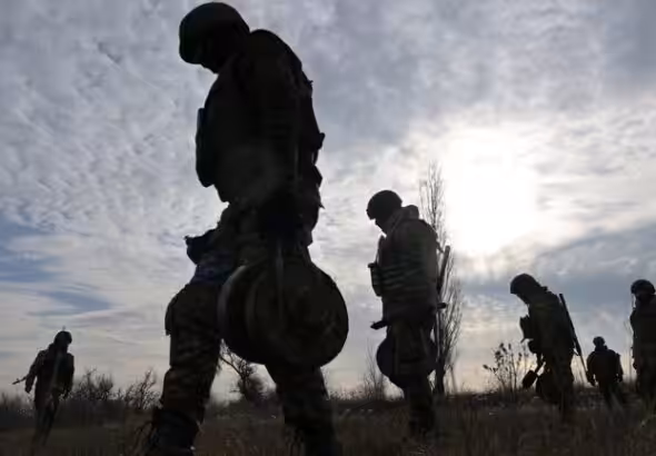 Russian servicemen take part in a mines' planting and clearing training at a training centre of an engineer and sapper battalion named after Soviet commander Dmitry Karbyshev amid Russia's military operation in Ukraine at the unknown location, Russia. Photo: Sputnik/Evgeny Biyatov.
