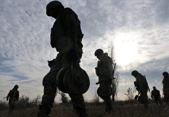 Russian servicemen take part in a mines' planting and clearing training at a training centre of an engineer and sapper battalion named after Soviet commander Dmitry Karbyshev amid Russia's military operation in Ukraine at the unknown location, Russia. Photo: Sputnik/Evgeny Biyatov.