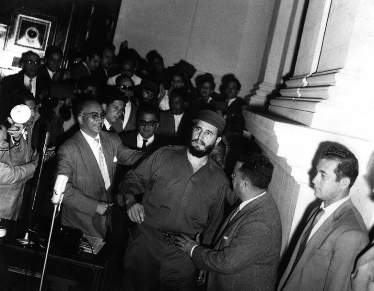 Fidel Castro being greeted by teachers and students at the Central University of Venezuela during his first visit to the country in 1959, days after the triumph of the Cuban Revolution. File photo.