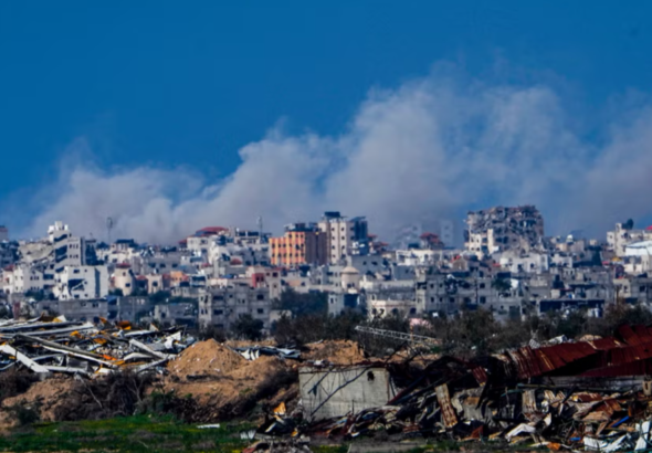 Smoke rises following an Israeli bombardment in the Gaza Strip, as seen from southern occupied Palestine, Sunday, Feb. 4. Photo: AP.