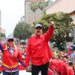 Venezuelan President Nicolás Maduro and his wife Deputy Cilia Flores greeting demonstrators celebrating the 35 years of the February 4th, 1989, civic–military uprising led by Commander Hugo Chávez. Photo: Presidential Press.