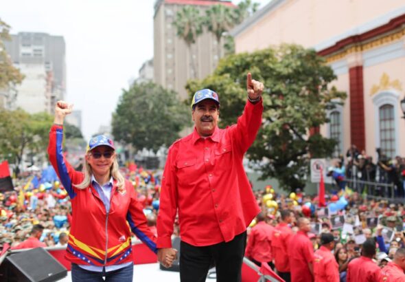 Venezuelan President Nicolás Maduro and his wife Deputy Cilia Flores greeting demonstrators celebrating the 35 years of the February 4th, 1989, civic–military uprising led by Commander Hugo Chávez. Photo: Presidential Press.