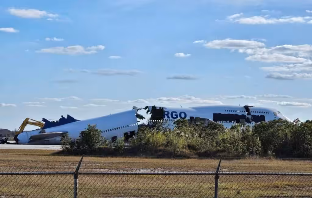 Venezuelan Boeing 747 cargo jet belonging to Venezuela's state-owned EMTRASUR destroyed at a Florida airport. Photo: X/@AecioEscalante.