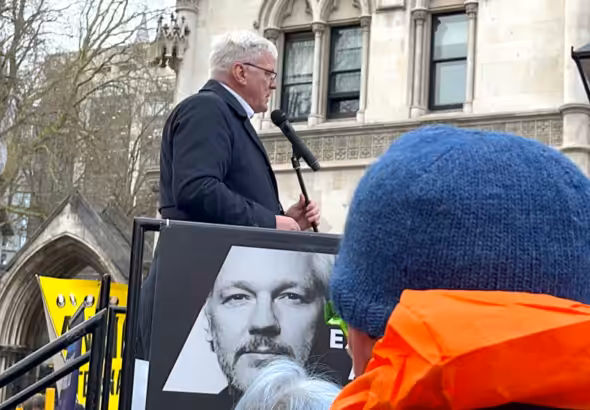 WikiLeaks Editor-in-Chief Kristinn Hrafnsson addressing supporters outside the courthouse. Photo: Joe Lauria.
