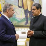 Venezuelan President Nicolas Maduro speaks with Turkish Foreign Minister Hakan Fidan at Miraflores Palace, Caracas, February 24, 2024. Photo: Presidential Press.