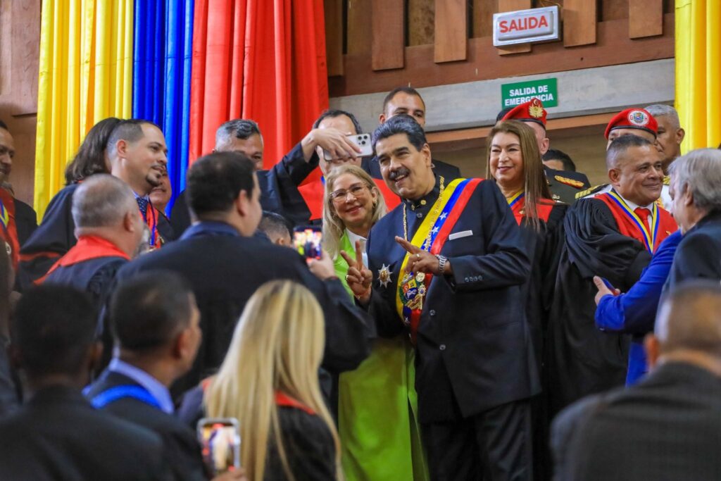 Venezuelan President NicolĂĄs Maduro and First Lady and National Assembly Deputy Cilia Flores, participating in the ceremony for the beginning of the judicial year, held on Wednesday, January 31, at the headquarters of the Venezuelan Supreme Court in Caracas. Photo: X/@NicolasMaduro.