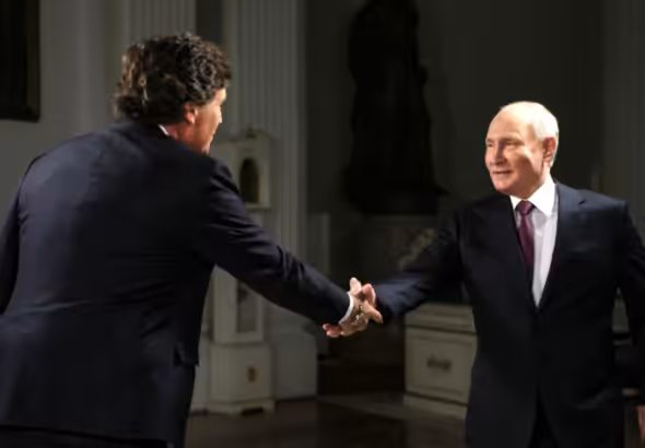 US journalist Tucker Carlson with Russian President Vladimir Putin in Moscow on Feb. 6 for an interview that aired on Feb. 8. Proto: Kremlin.