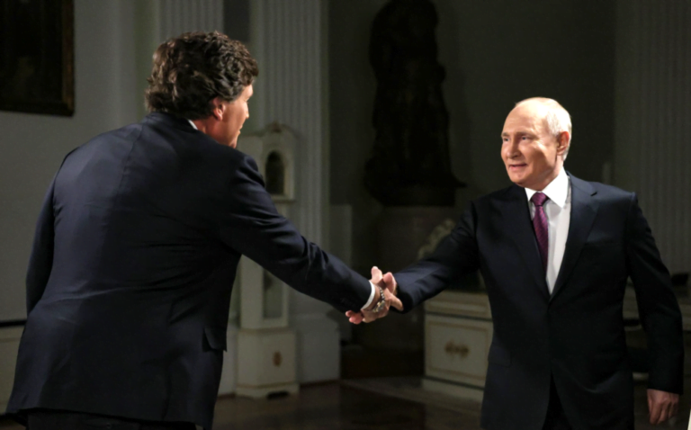 US journalist Tucker Carlson with Russian President Vladimir Putin in Moscow on Feb. 6 for an interview that aired on Feb. 8. Proto: Kremlin.