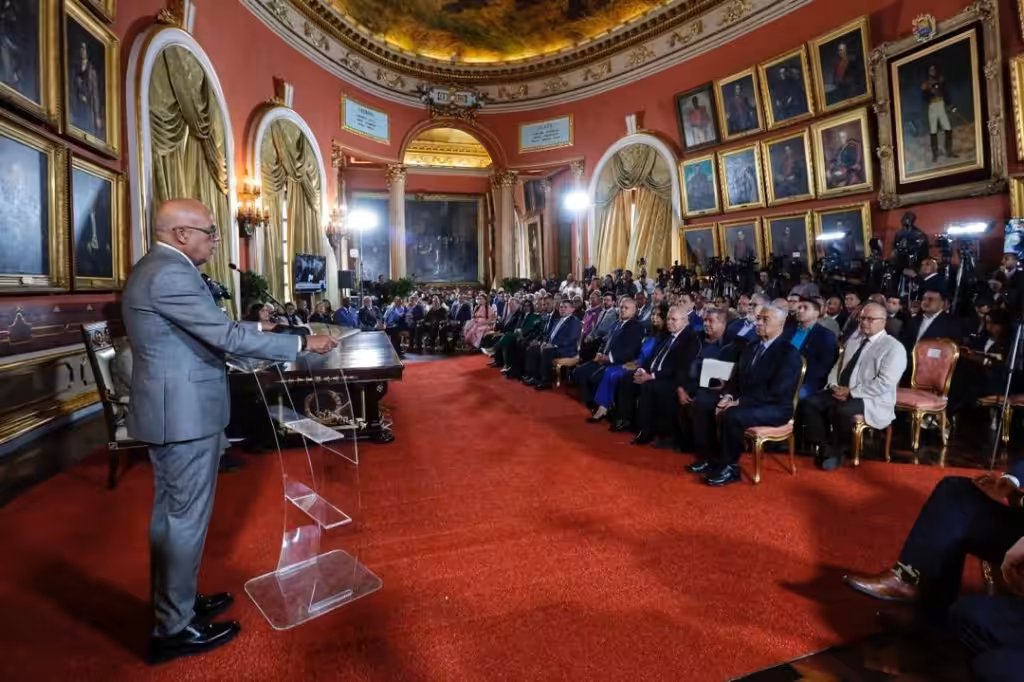The president of Venezuela's National Assembly, Jorge Rodríguez, addressing a broad representation of political actors that participated in the joint proposal for the 2024 presidential elections, on February 28, 2024. Photo: National Assembly.