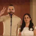 The president of El Salvador, Nayib Bukele, speaks from the National Palace with his wife, Gabriela Rodríguez. Photo: Rodrigo Sura/EFE.