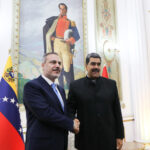 Turkish Foreign Minister Hakan Fidan (left) shakes hand with Venezuelan President Nicolás Maduro, at Miraflores Palace, Caracas, February 23, 2024. Photo: Presidential Press.
