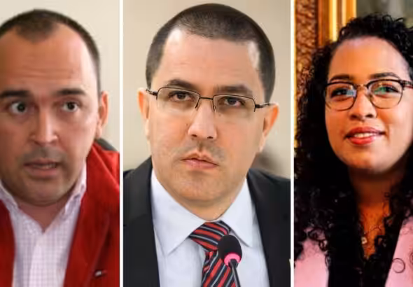 From left to right outgoing minister Francisco Torrealba, Jorge Arreaza, and Diva Guzman. Photo: Monitoreamos.