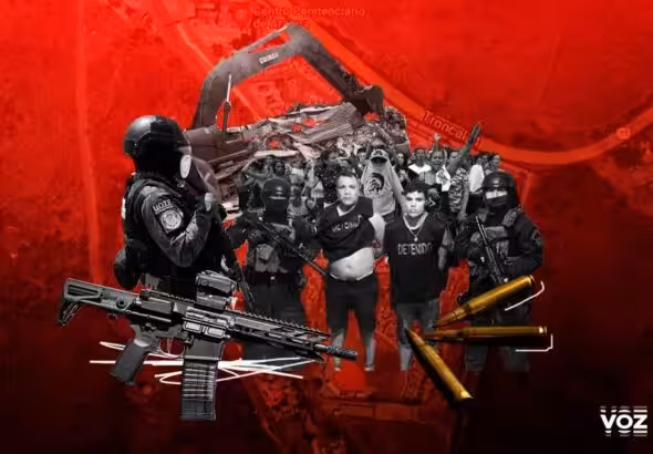 Photo composition showing two individuals escorted by heavily armed security agents, with people protesting in the background, on a red canvas. Photo: Voz Media.