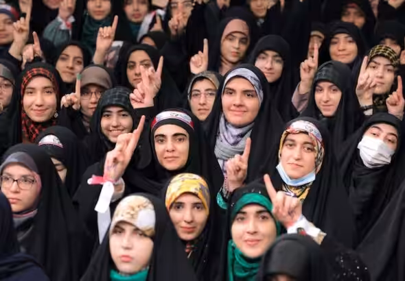 Participants meeting with Imam Khamenei, many of whom are also first-time voters and the honorable families of martyrs, February 28, 2024. Photo: Khamenei.ir.