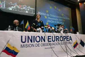 A delegation of European Union electoral observers during a press conference in Caracas, November 2021, following the regional elections where Chavismo consolidated its last electoral victory. Photo: Andrea Hernandez Briceno/El País/File photo.