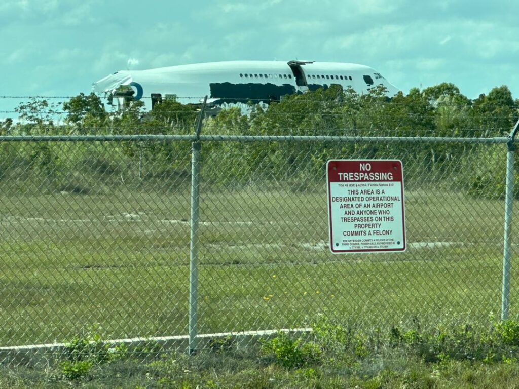 A view of the Boeing 747-300 cargo plane of EMTRASUR destroyed by the US government, in an Florida state airport. Photo: PBS.
