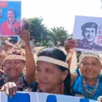Indigenous people in Delta Amacuro state of Venezuela hold posters that read "Maduro is my candidate" and "Hope is in the streets." Photo: X/GobLizeta.