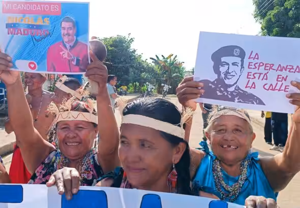 Indigenous people in Delta Amacuro state of Venezuela hold posters that read "Maduro is my candidate" and "Hope is in the streets." Photo: X/GobLizeta.