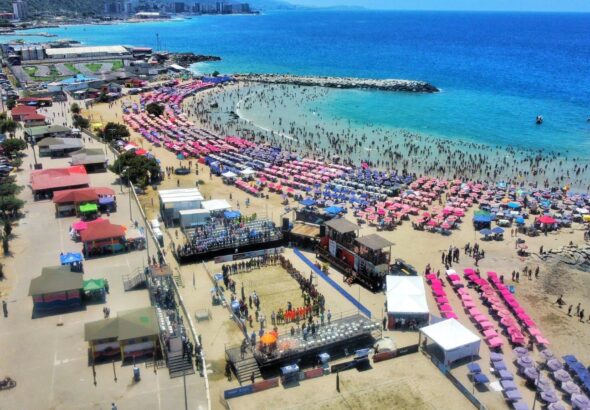 Aerial view of a beach in La Guaira state, Venezuela, during the Holy Week holiday this year. Photo: X/@delcyrodriguezv.