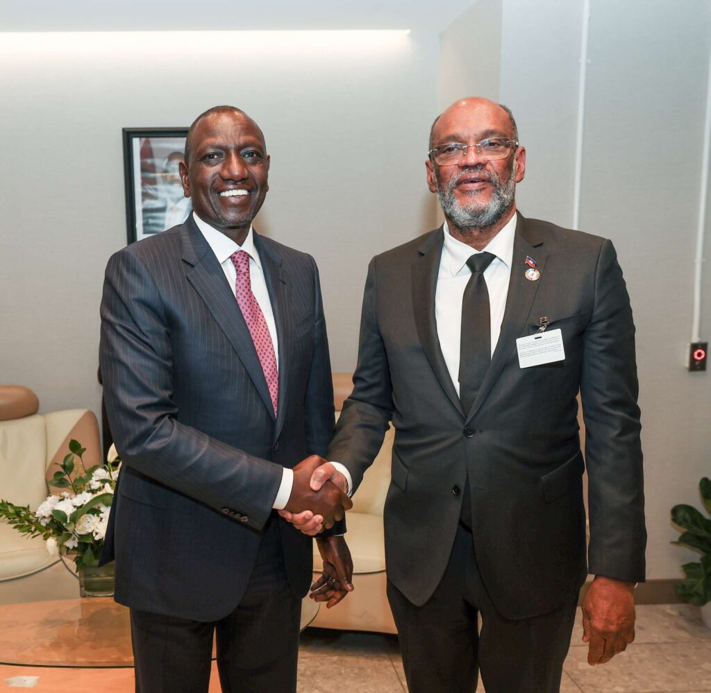 Kenyan President William Ruto (left) with de facto Haitian Prime Minister Ariel Henry in New York on September 21, 2023. Photo: PCS.