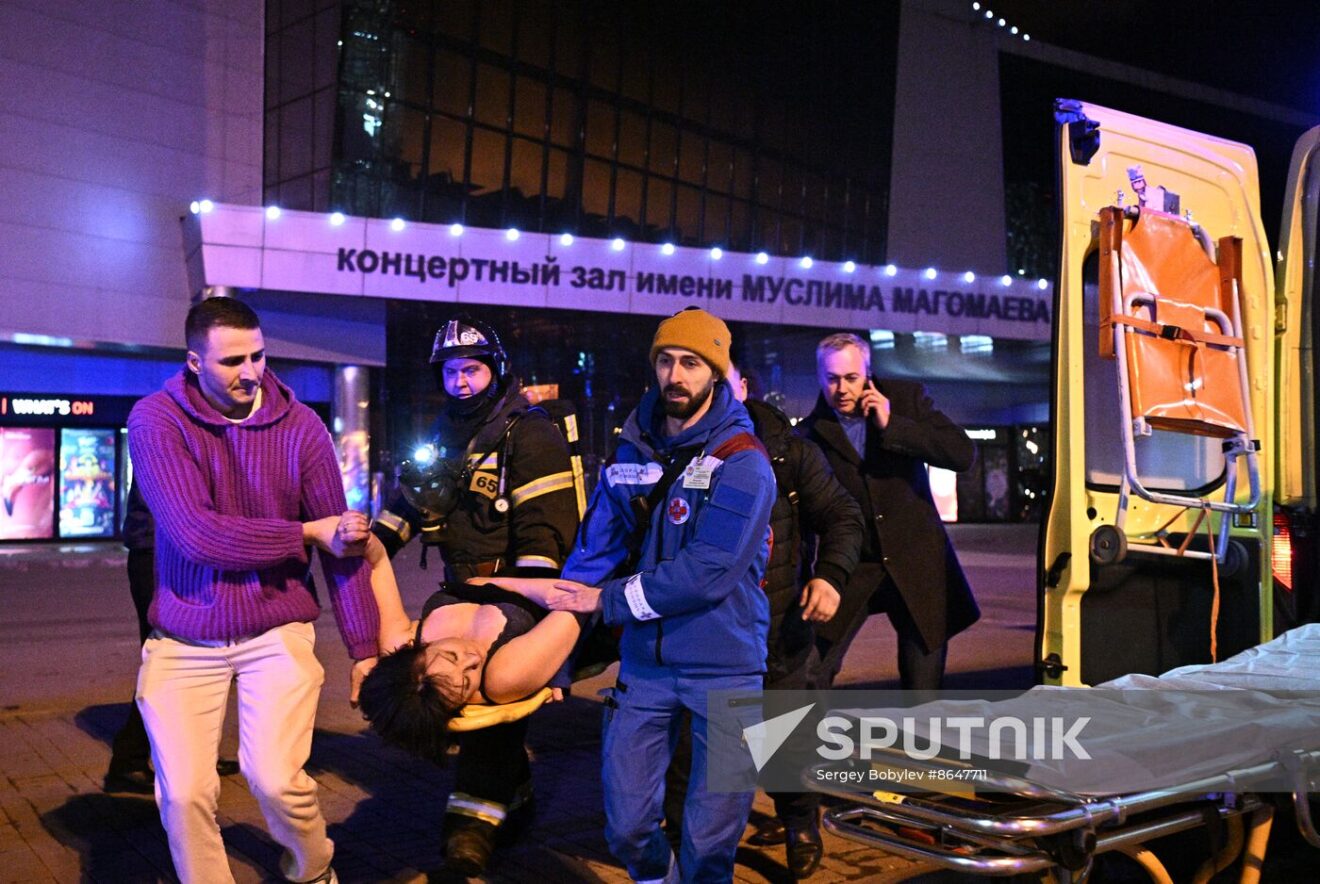 A woman injured in the Moscow terror attack being transported to an ambulance by emergency services. Photo: Sputnik/Sergey Bobylev.