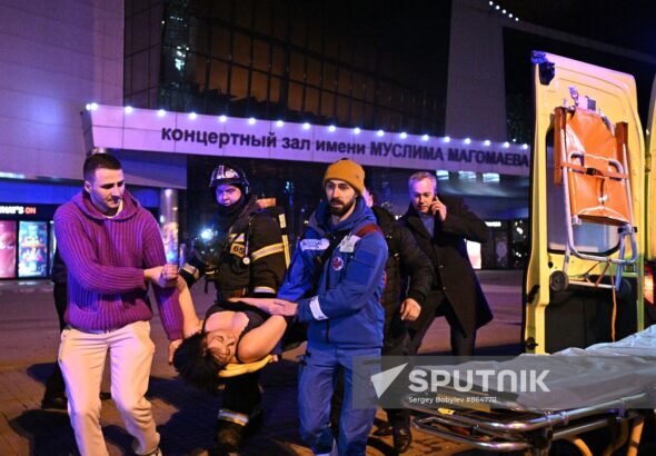 A woman injured in the Moscow terror attack being transported to an ambulance by emergency services. Photo: Sputnik/Sergey Bobylev.