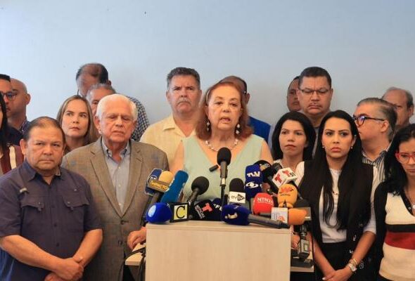 Venezuelan opposition candidates give press conference. Photo: Misión Verdad.