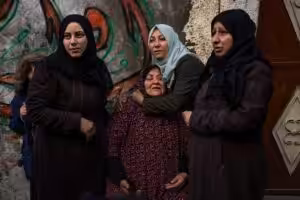 Palestinian women react after their home was hit by an Israeli airstrike in Rafah, southern Gaza Strip, February 8, 2024. Photo: AP.