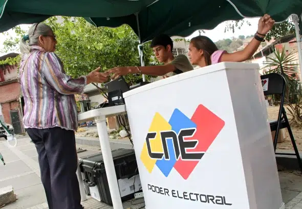 Elderly woman updating her voter registry during the special initiative launched by Venezuela's Electoral Authority (CNE) for the upcoming July  28 presidential election. Photo: Luis Graterol/Ultimas Noticias.