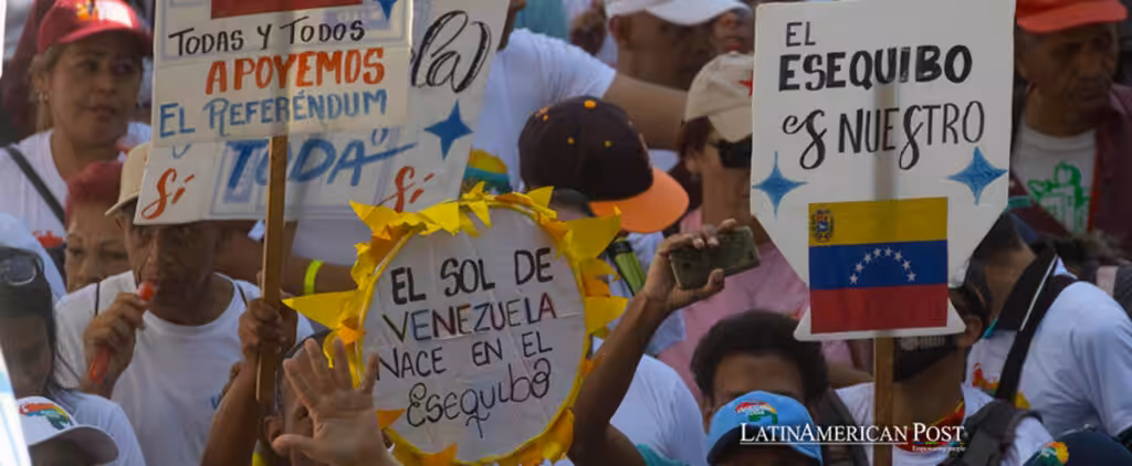 Venezuelans march after the declaration of results of the consultative referendum on the Essequibo, held on December 3, 2023. Photo: Latin American Post.
