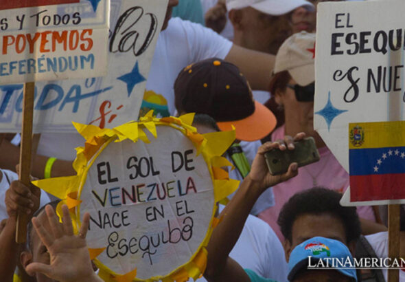 Venezuelans march after the declaration of results of the consultative referendum on the Essequibo, held on December 3, 2023. Photo: Latin American Post.
