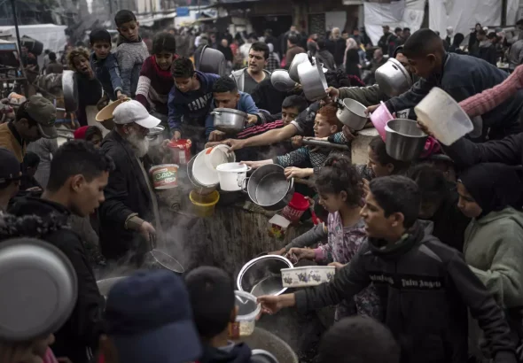 Palestinians line up to receive food aid in Rafah, Gaza Strip on December 21, 2023. Photo: Fatima Shbair/Associated Press.